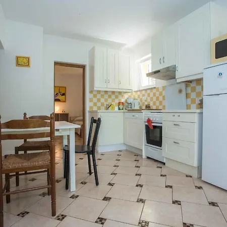 Two-bedroom In V Apartamento